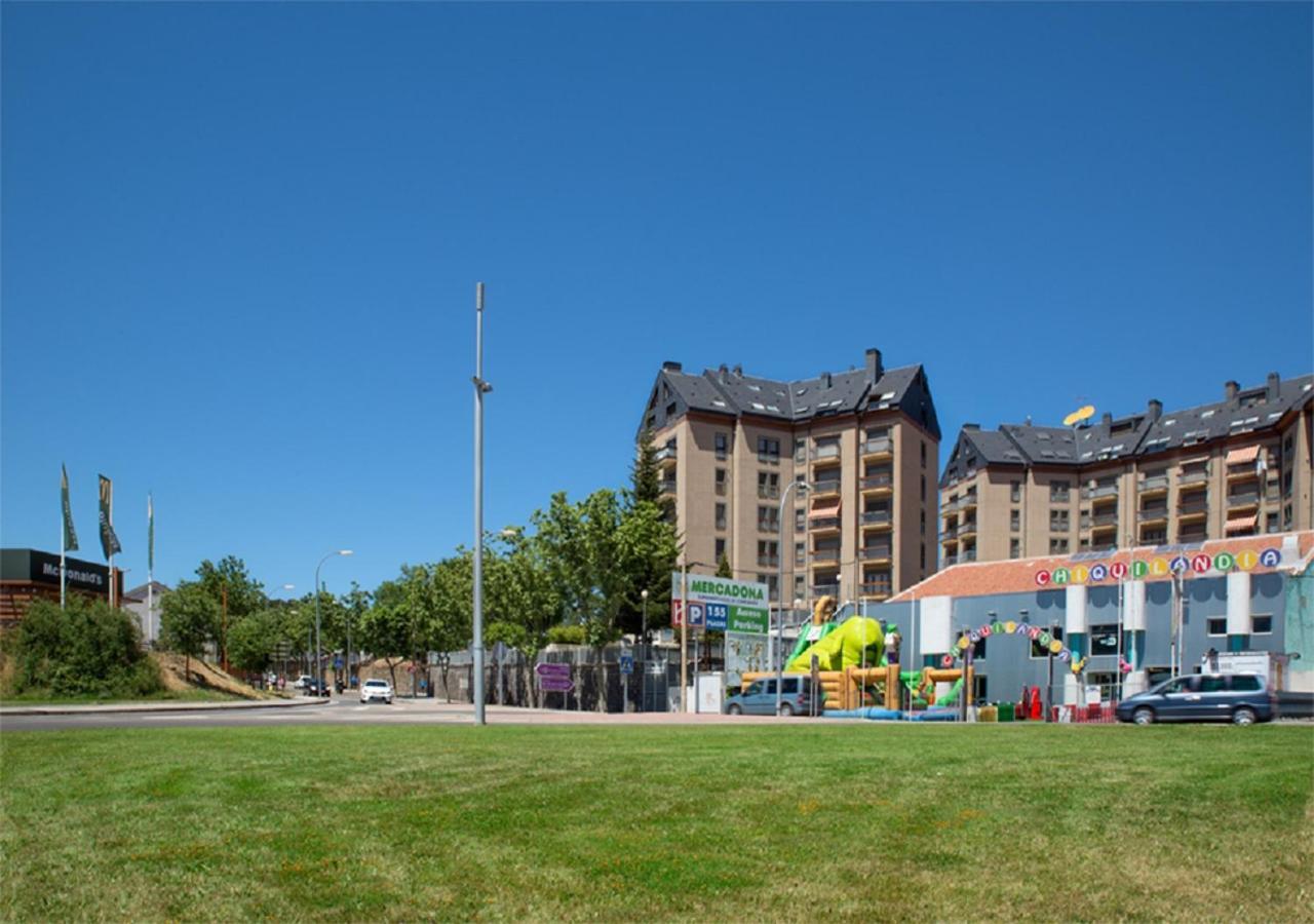 Apartamento Jaca Apartman Kültér fotó